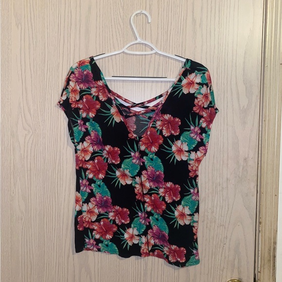 Cotton, pink, black, and green flowered women’s top with crossed backing. - Picture 2 of 2